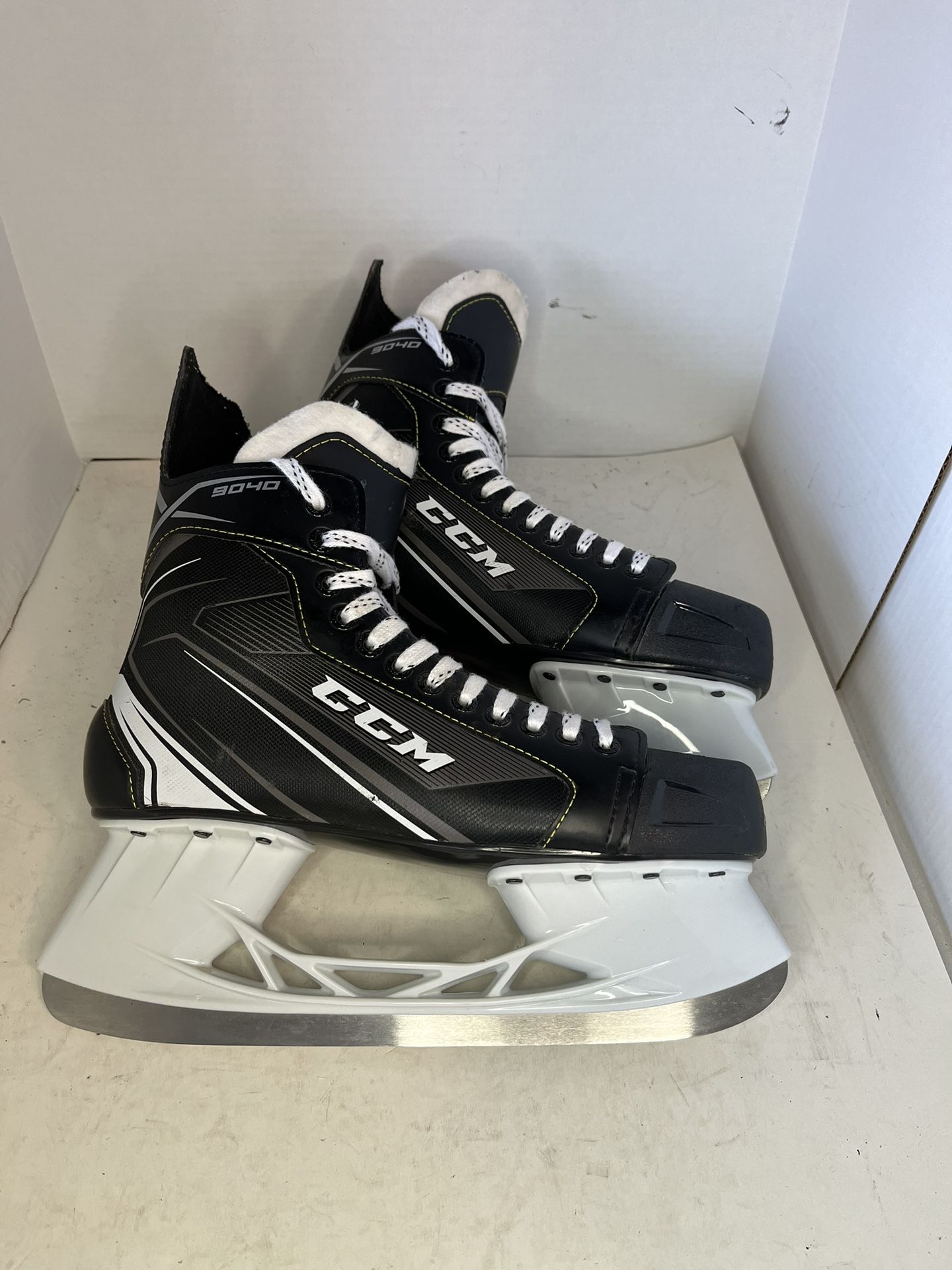 CCM TACKS 9040 Ice Hockey Skates M12.5 for Sale in Mesa, AZ OfferUp