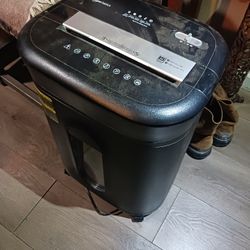 Amazon Shredder Works Really Good Can Shred 15 Pages At A Time 