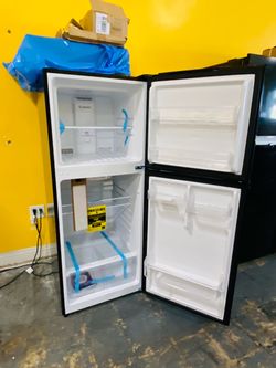 Black top freezer 24” new no credit needed