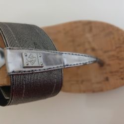 BCBGENERATION WEDGE TOE FLIP FLOP SANDALS 