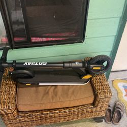 GO trax Xoom Plus Electric Scooter 