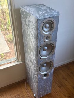 Custom Oceanic Floor Speaker Towers and Amplifier Set