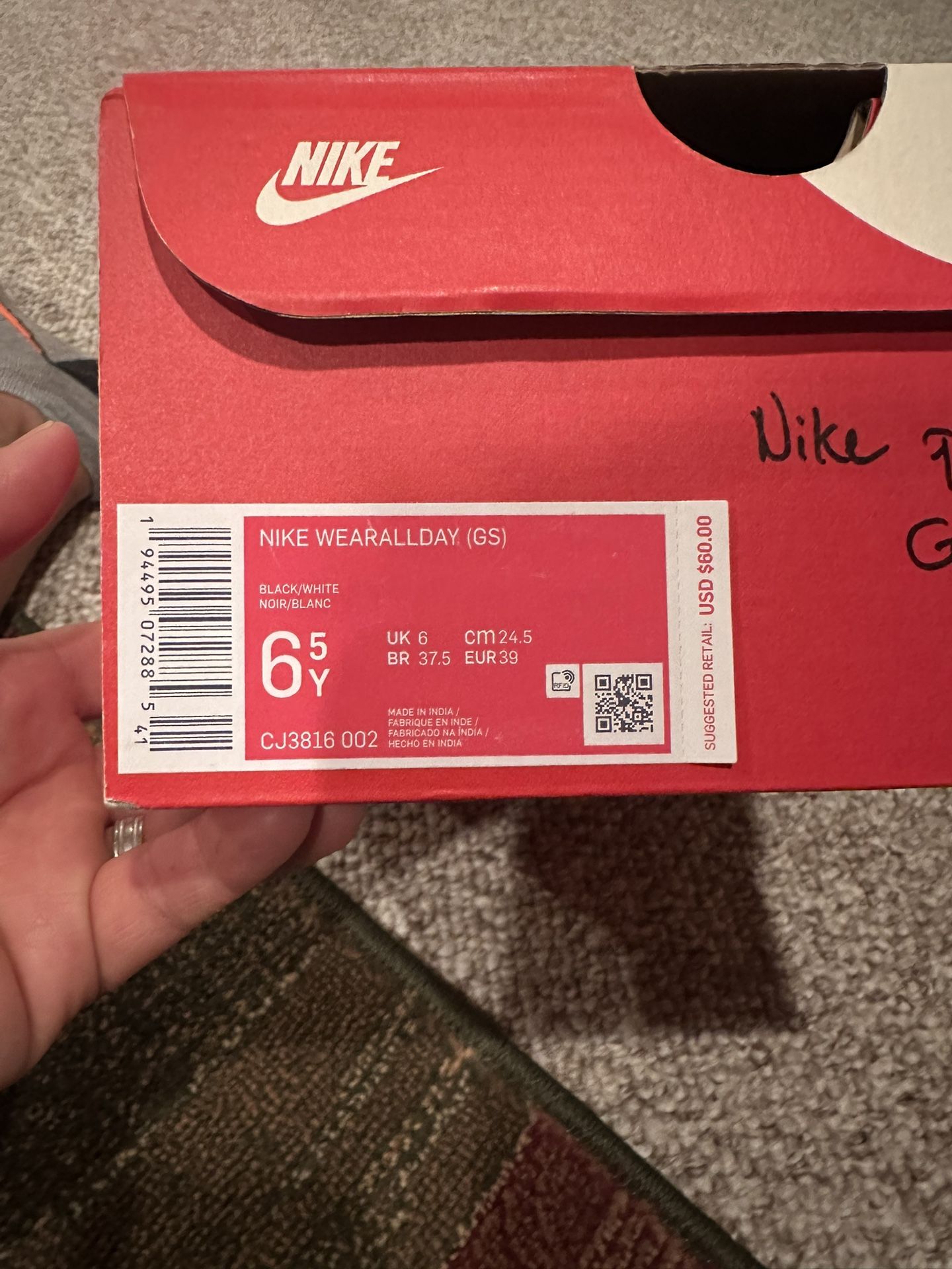 Nike Wear all day GS Size 7.5 Men Or Boy 