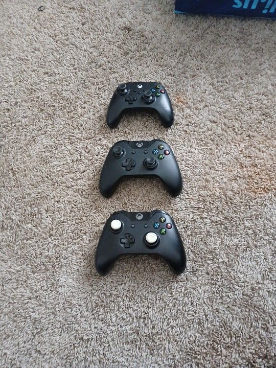 Xbox One Controllers