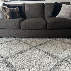 Like New: Large Sofa, Super Comfortable 