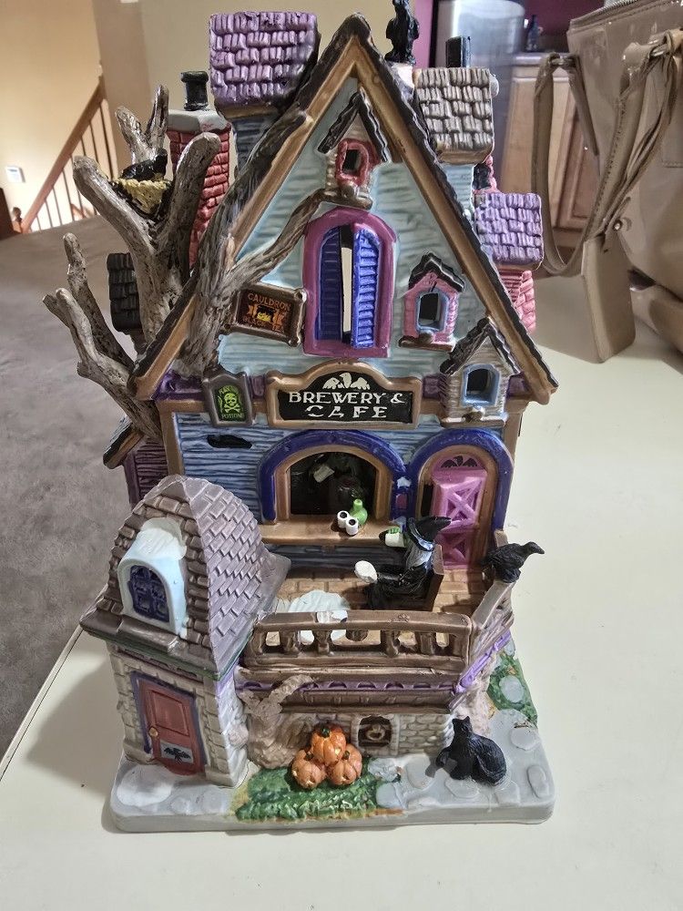 LEMAX SPOOKY TOWN RAVENS ROOST BREWERY & CAFE RETIRED 