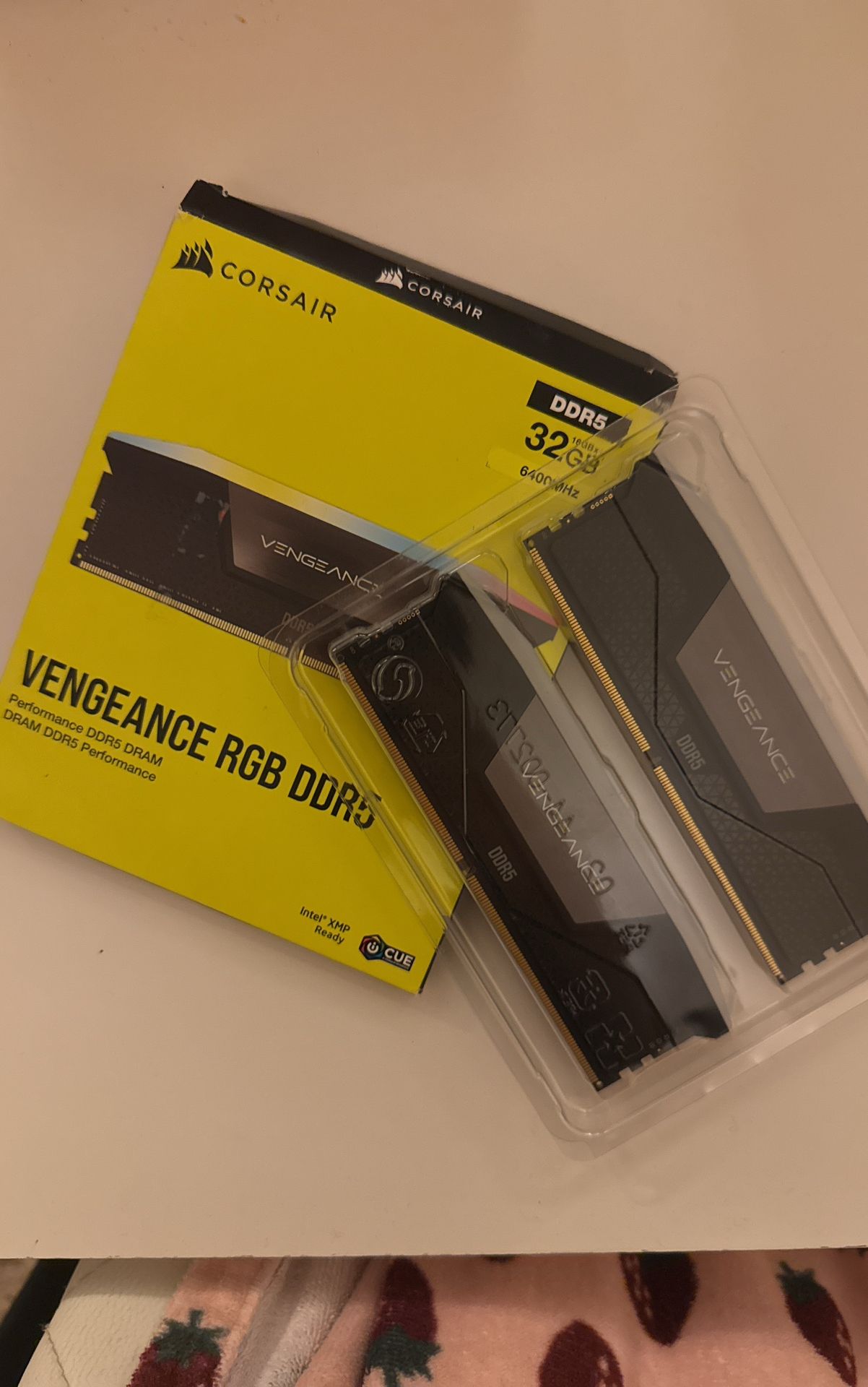 16 GB x 2 DDR5 CORSAIR RAM