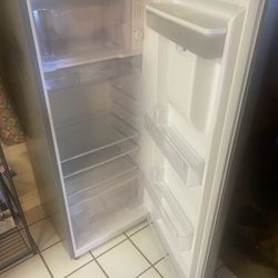  Farberware 6.2 CF  Refrigerator New