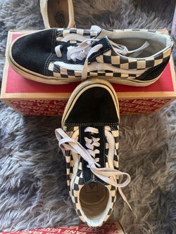 VANS WOMEN’S SIZE 7.5