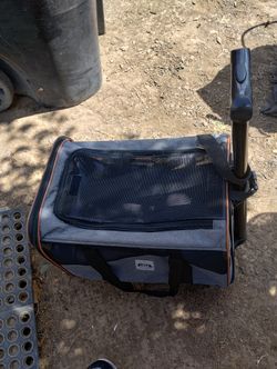 Pet Carrier With Pull Handle That Closes