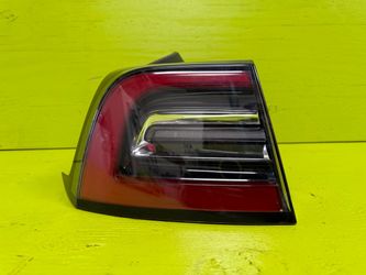 2017 - 2023 TESLA MODEL 3 LEFT DRIVER OUTER TAIL LIGHT REPLACEMENT 5 PIN CHINA