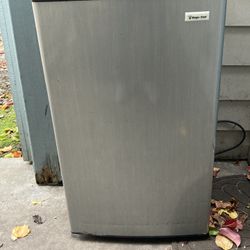 Magic Chef Mini Fridge With Built In Freezer