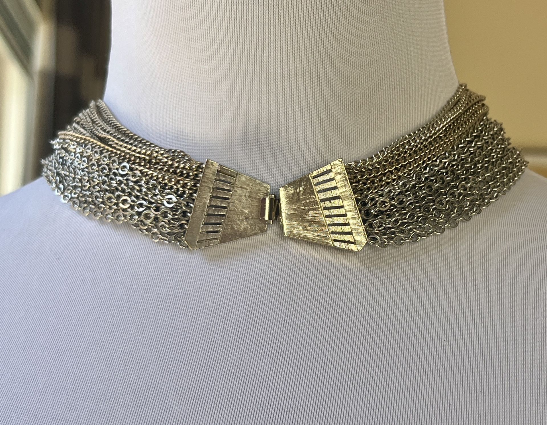 VNTG MULTI STRAND CHAIN NECKLACE TRIANGLE PYRAMID CLASP SILVER & GOLD TONE 15”