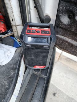 Milwaukee Radio/Bluetooth
