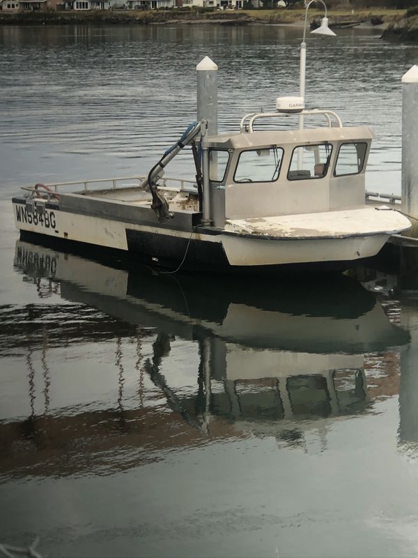 1979 32 ‘ radon commercial crabbing boat
