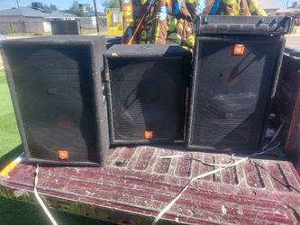 Jbl JRX 100 speakers