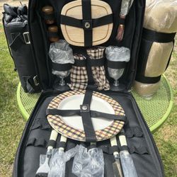 Picnic at Ascot Backpack for 2 – New w/ Cooler, Blanket & Full Set