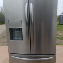 Like New Refrigerator 