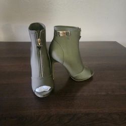 Guess New Size 7