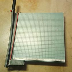 Paper cutter