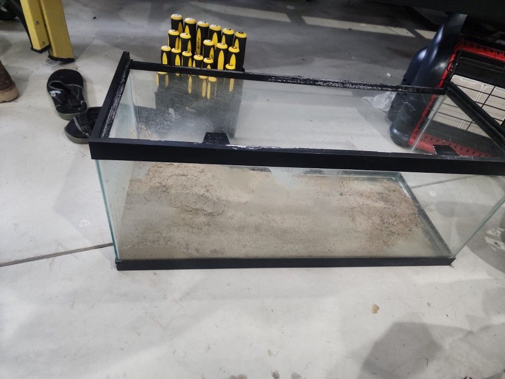 Reptile Tank 25-30 Galon Tank $50