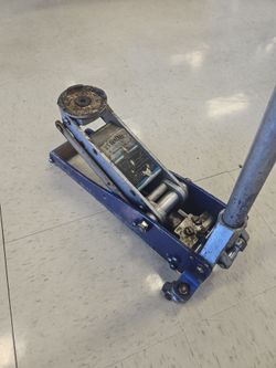 US General 1.5 Ton Aluminum Frame Floor Jack  P818374-1