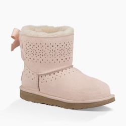 UGG K Dae Sunshine Perf Light Pink Youth Winter Boots US 3 EU 33. Used condition. Make an offer!