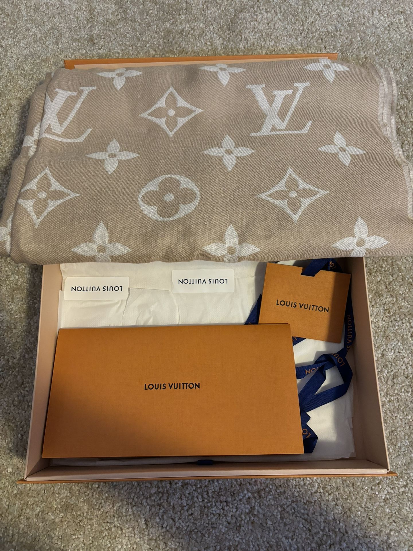 Louis Vuitton Amazingram Stole Scarf
