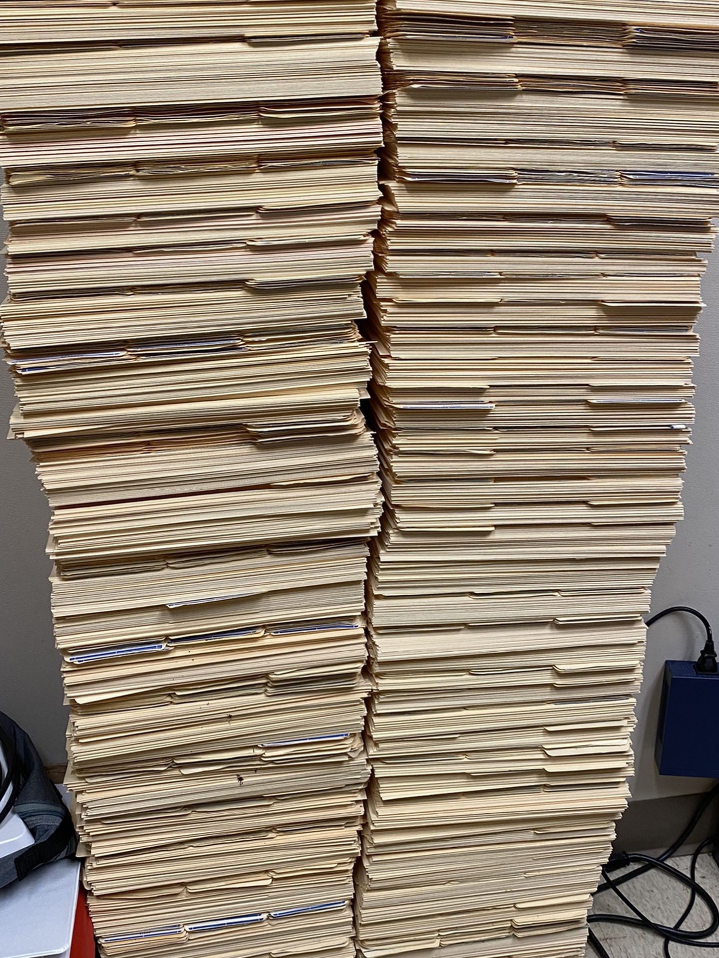 FREE Manilla Folders - Must Pickup in Dallas 75203