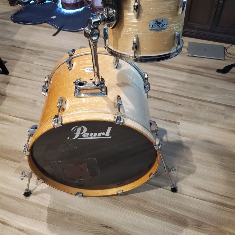 Pearl EXR 22" Bass Drum And 12" Tom W/Tom Arm.