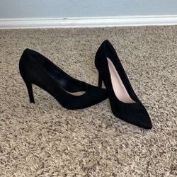 $20 NEW Black VELVET Heels (Size Women's 7)