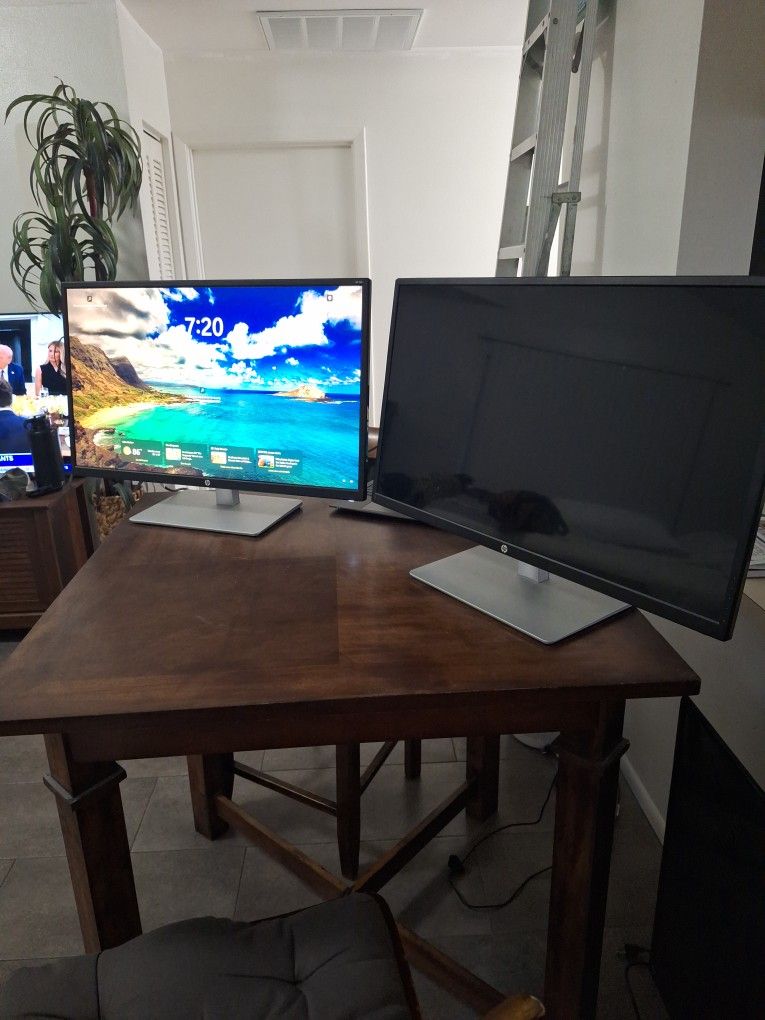 Two HP 32s 32" Monitors