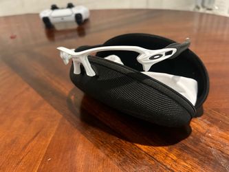 Sporty Oakley sun glass frames