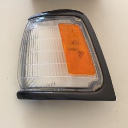 Toyota P/UP 2WD 1984-1995 Park/ Clearance Lamp (w/BLK) Driver Side Assembly #82