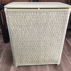 Vintage MCM Mid Century Padded Top Wicker Pistachio Hinged
