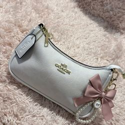 White Coach Teri ✨
