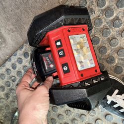 Milwaukee Shop Light With M18 Battery 