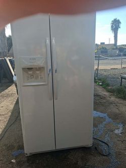 Refrigerator everything works water and ice dispenser works great