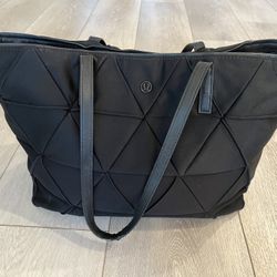 Lululemon “For The Fun Of It” Tote Bag Quilted Large 13L, Water Bottle & Laptop Pockets