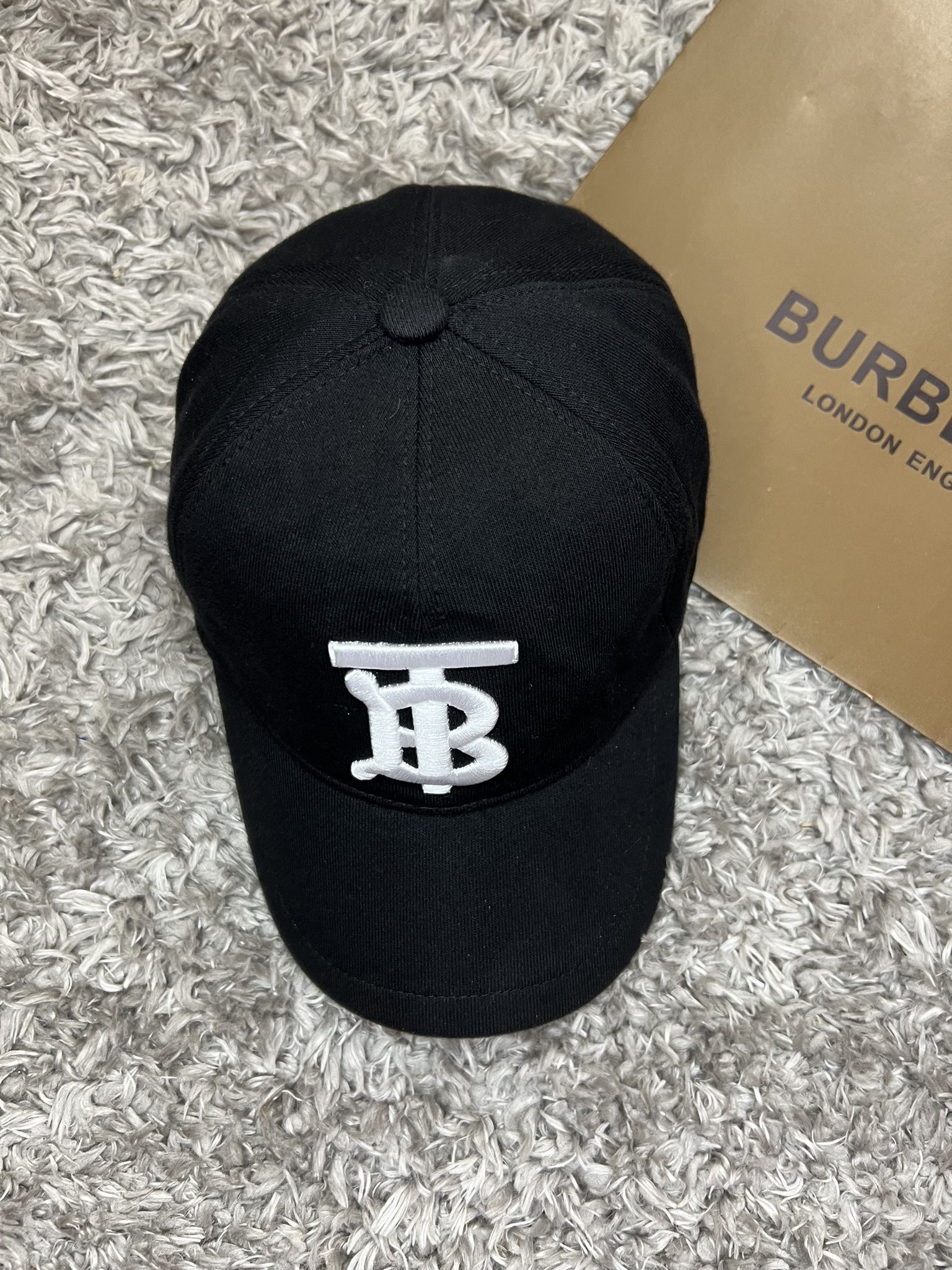 Burberry hat