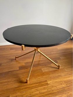 Modern Round Dining Table – Black & Gold – 47”