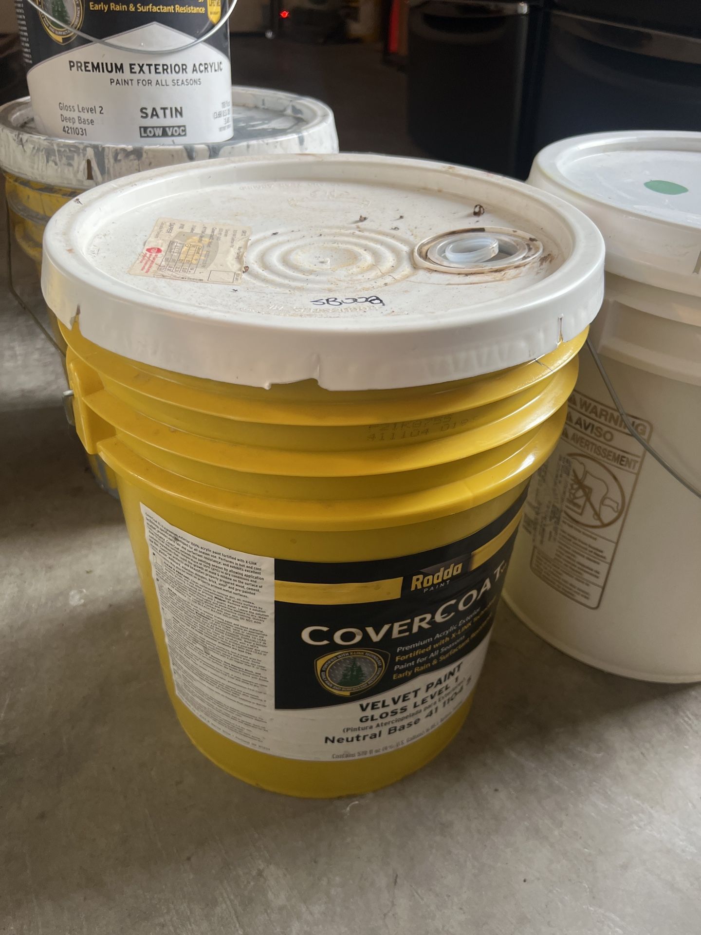 Rodda CoverCoat XL – 5 Gallons – Velvet Exterior Acrylic – Neutral (¾ Full)