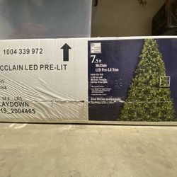7.5 Pre-Lit Led Tree