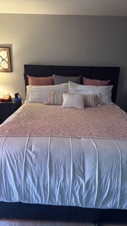 Solid wood Excellent quality bedroom set   Weekend deal!!!
