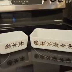 Set Of 2 Glasbake Vintage Casserole Dishes White W/ Gold Snowflake - 1 qt & 1 pt
