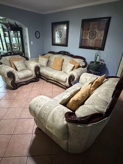 3 Peace Sofa Set w/ Pillows