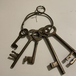 5 Vintage Doors Key 