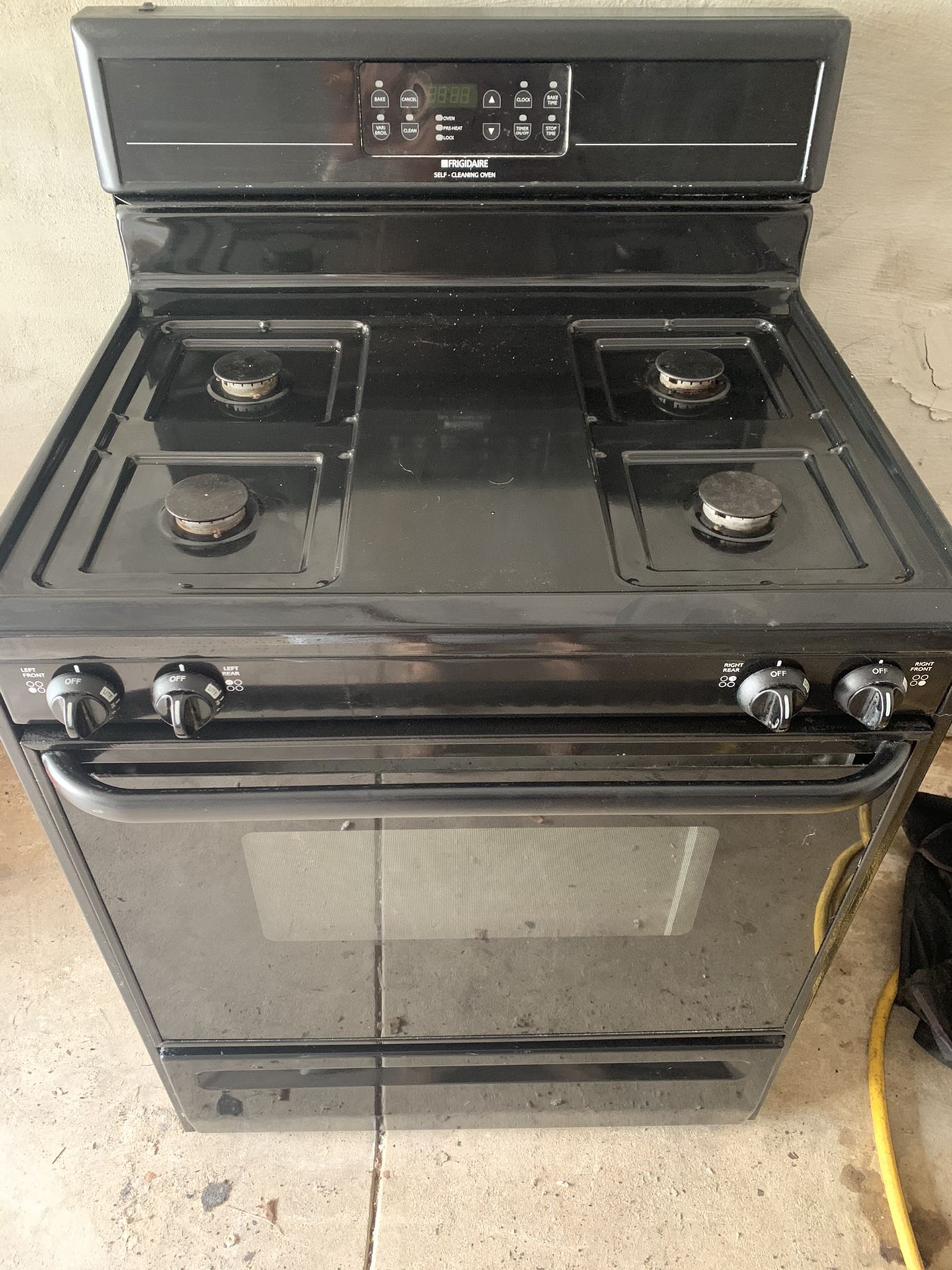 Black Gas Frigidaire Self Cleaning Oven