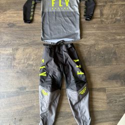 Fly Racing Youth Medium Boy Dirt Bike Set