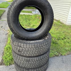 Awesome thread Left 17"Tires Size 265/70 R17 